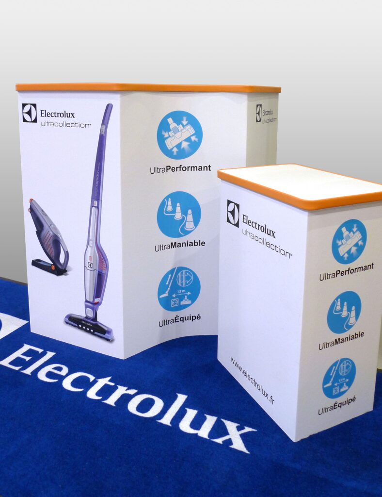 Podium pour PLV en carton avec habillage d'impression numérique, découpe sur mesure